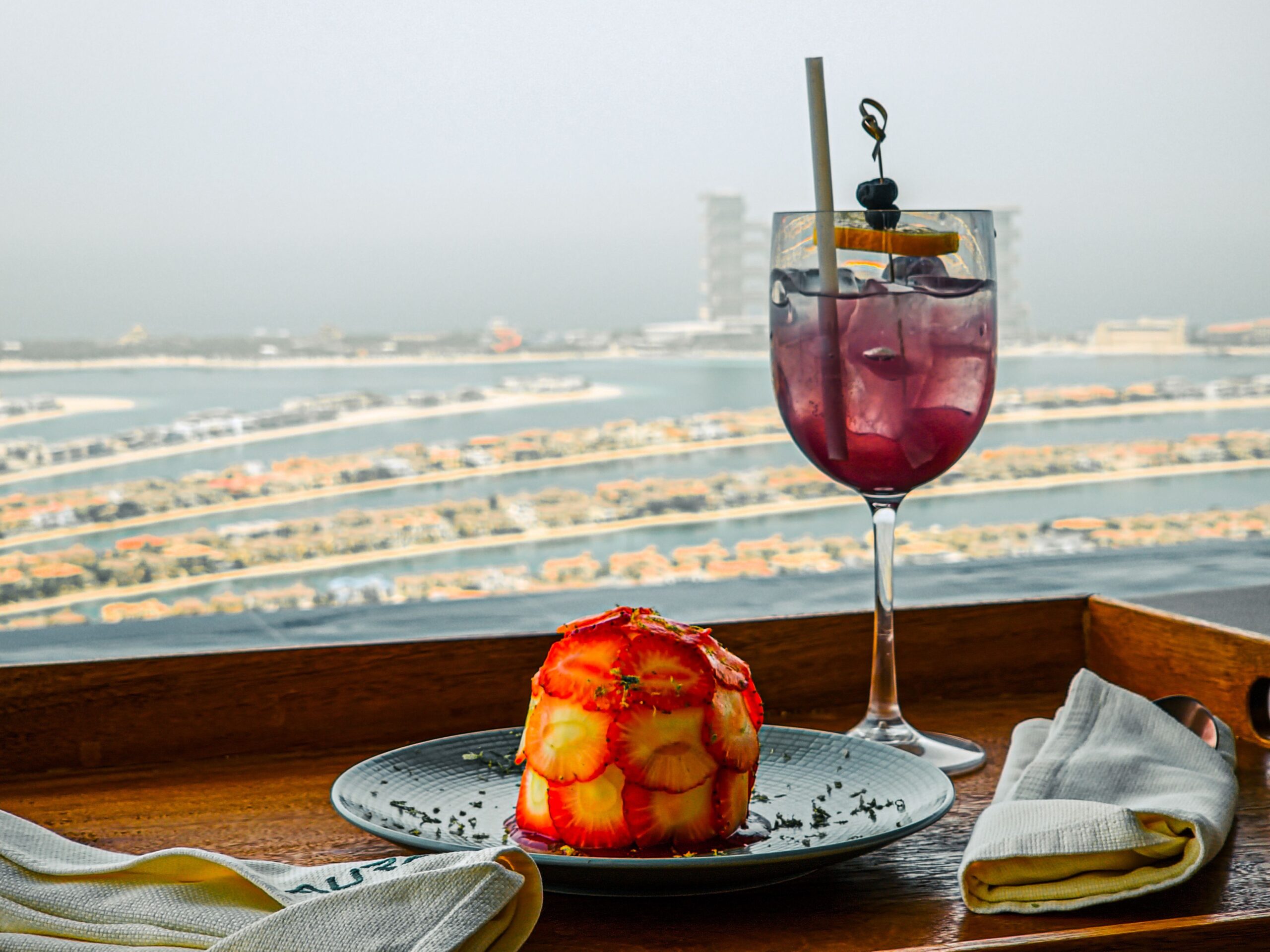 strawberry-dessert-and-cocktail-Dubai-harbour